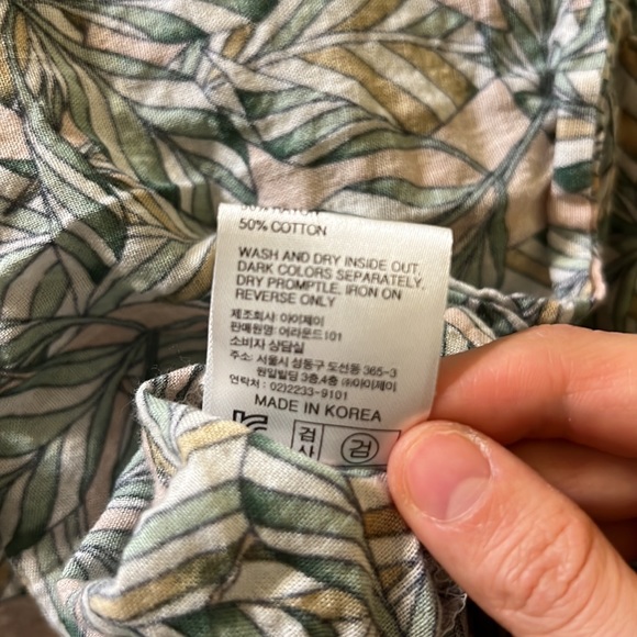 Pretty tropical 🌴 top / can wear off-shoulder style - Picture 6 of 6